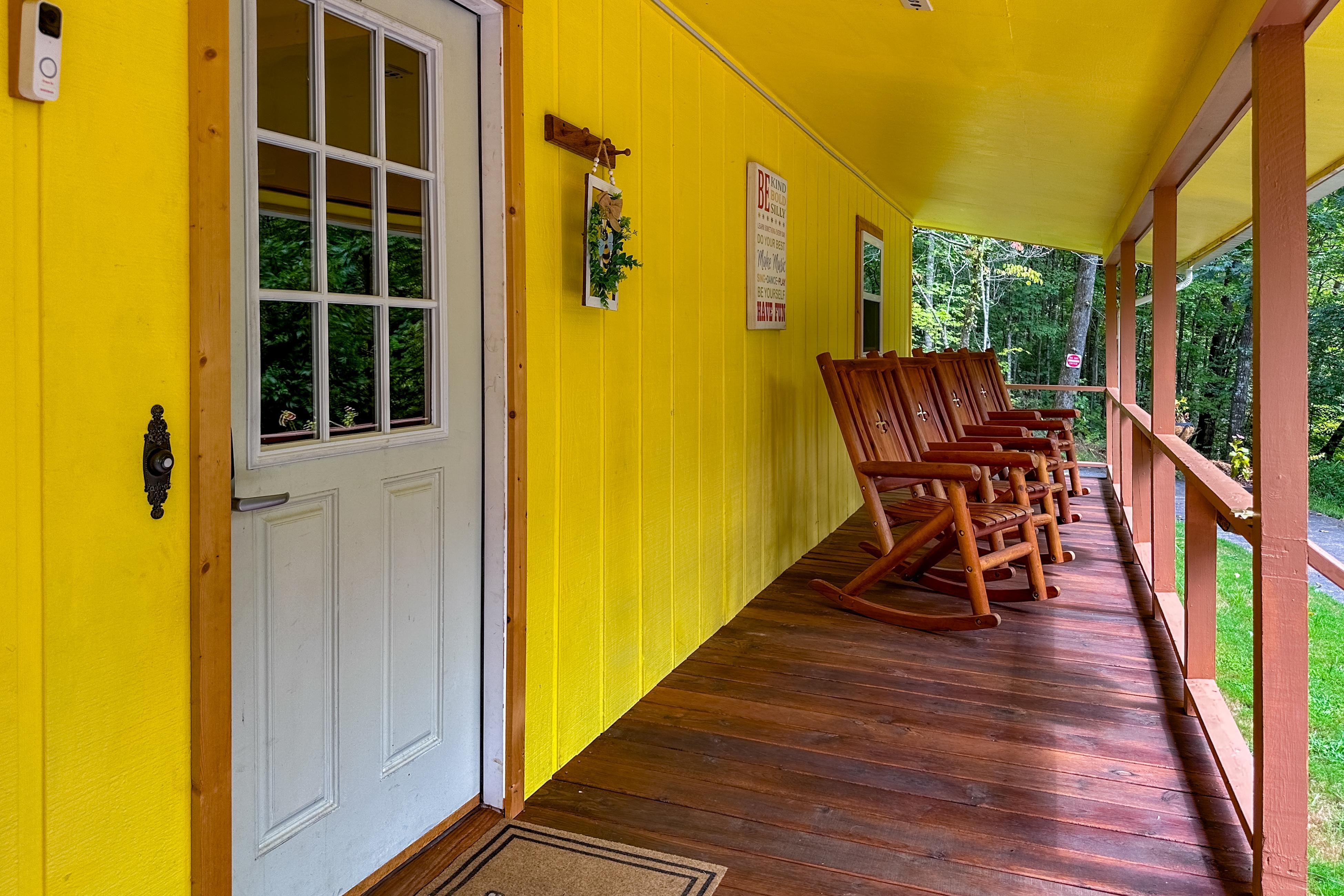 Honey Hive Hideaway | Photo 2