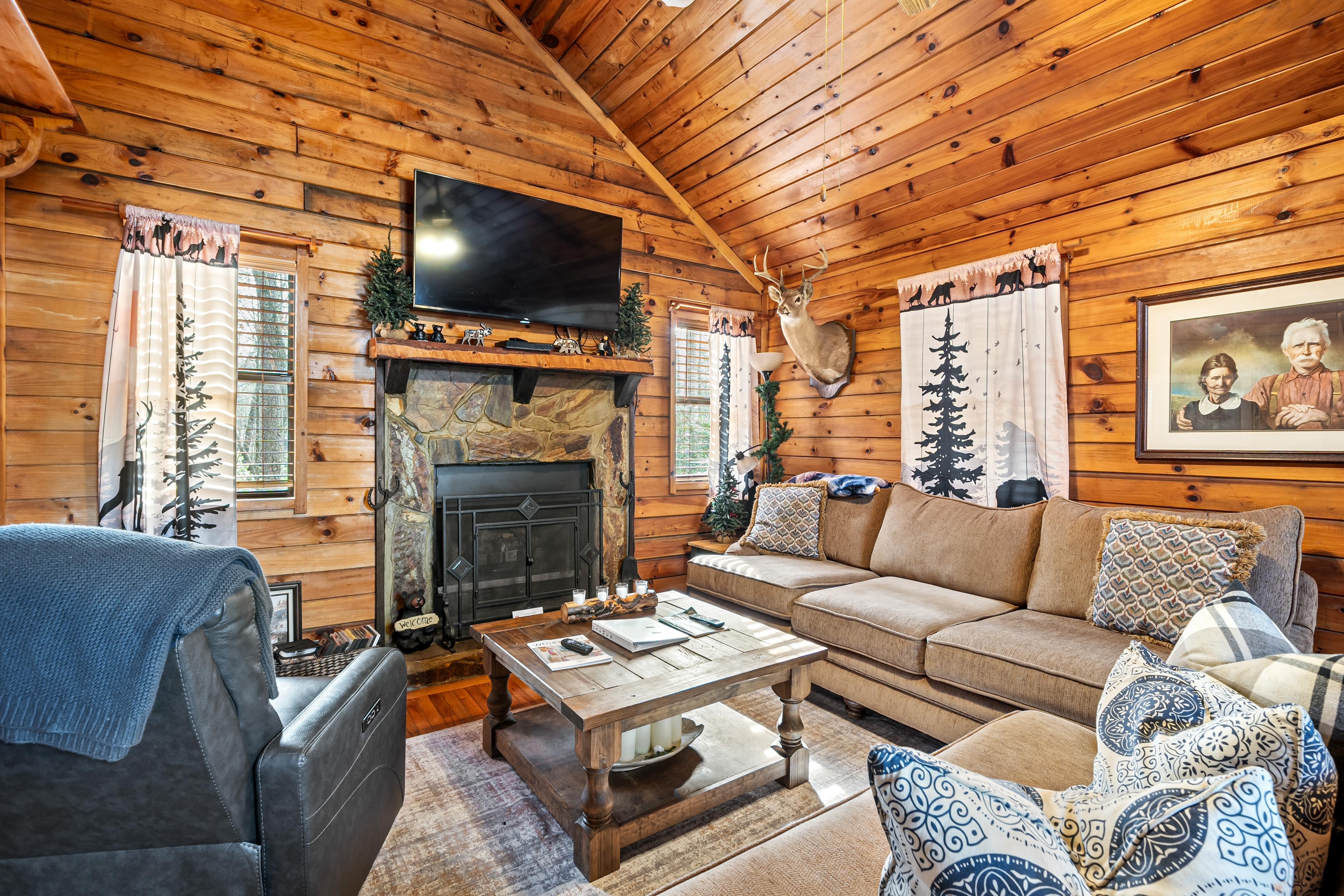 Bear Hug Lodge | Photo 2