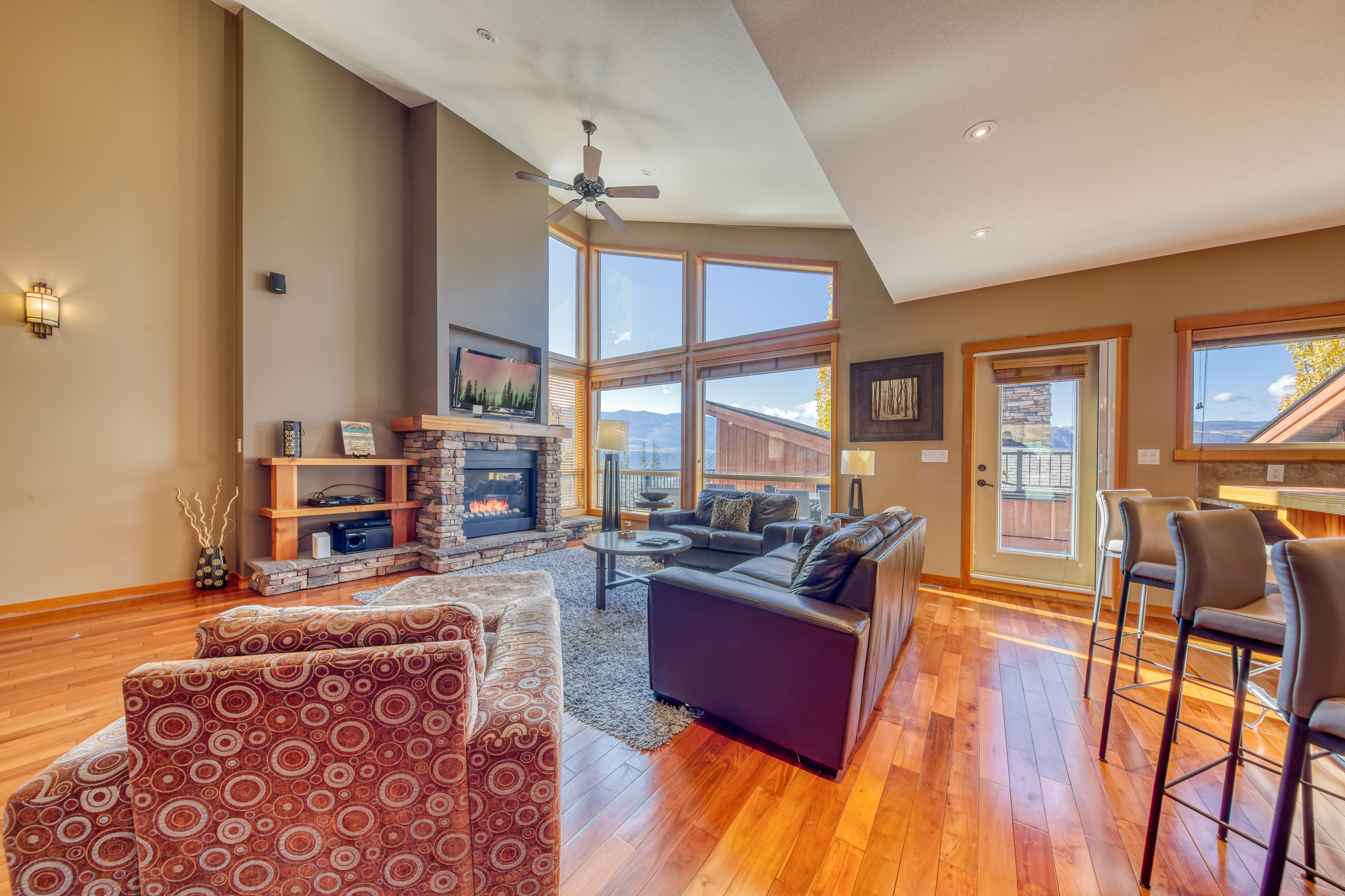 Residences 3 bedroom Bugaboo plus condo: Unit 19 5