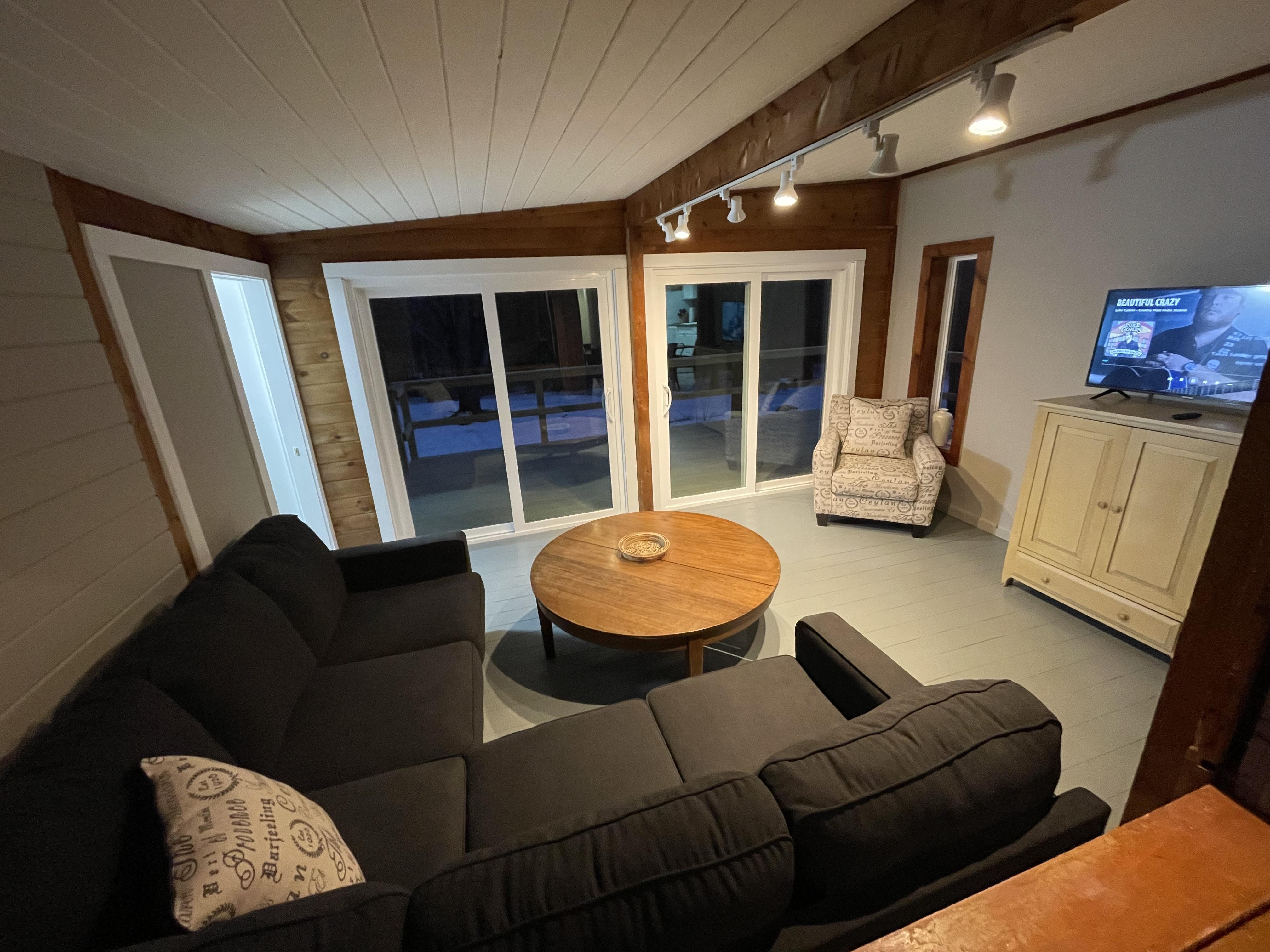 Brookside Hideaway, Brook Road Inn