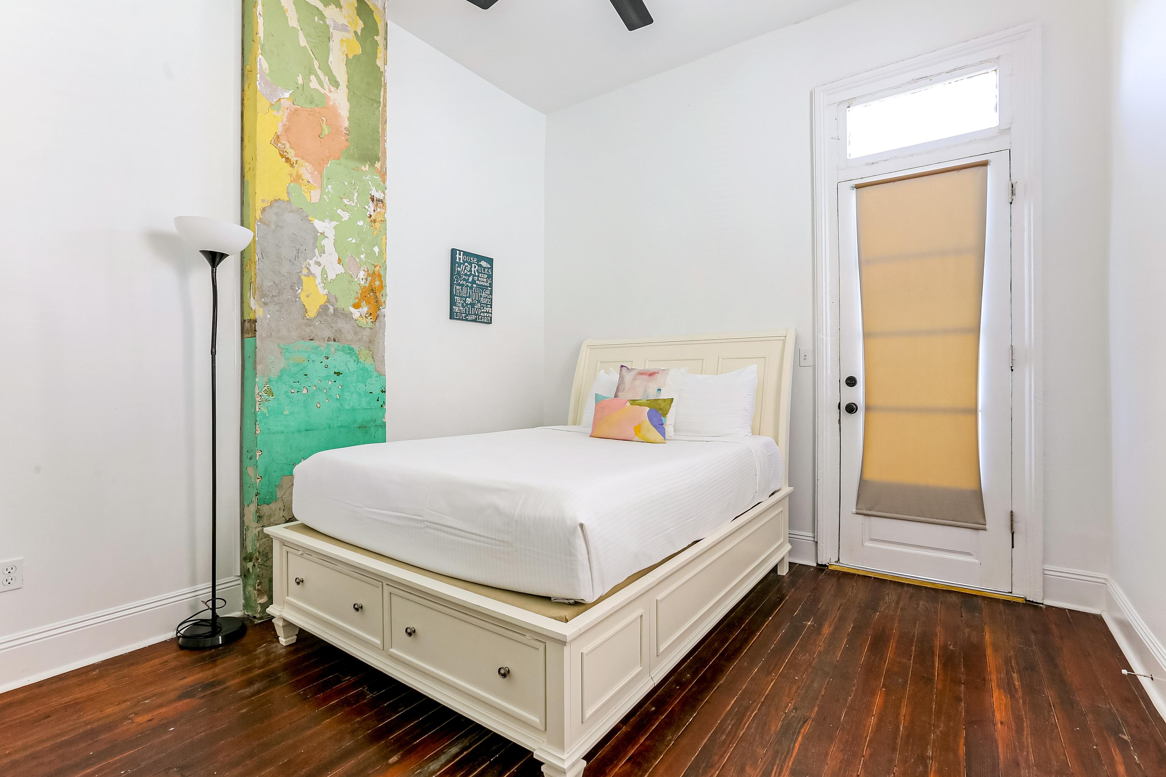 Private 2BR House in Uptown 5