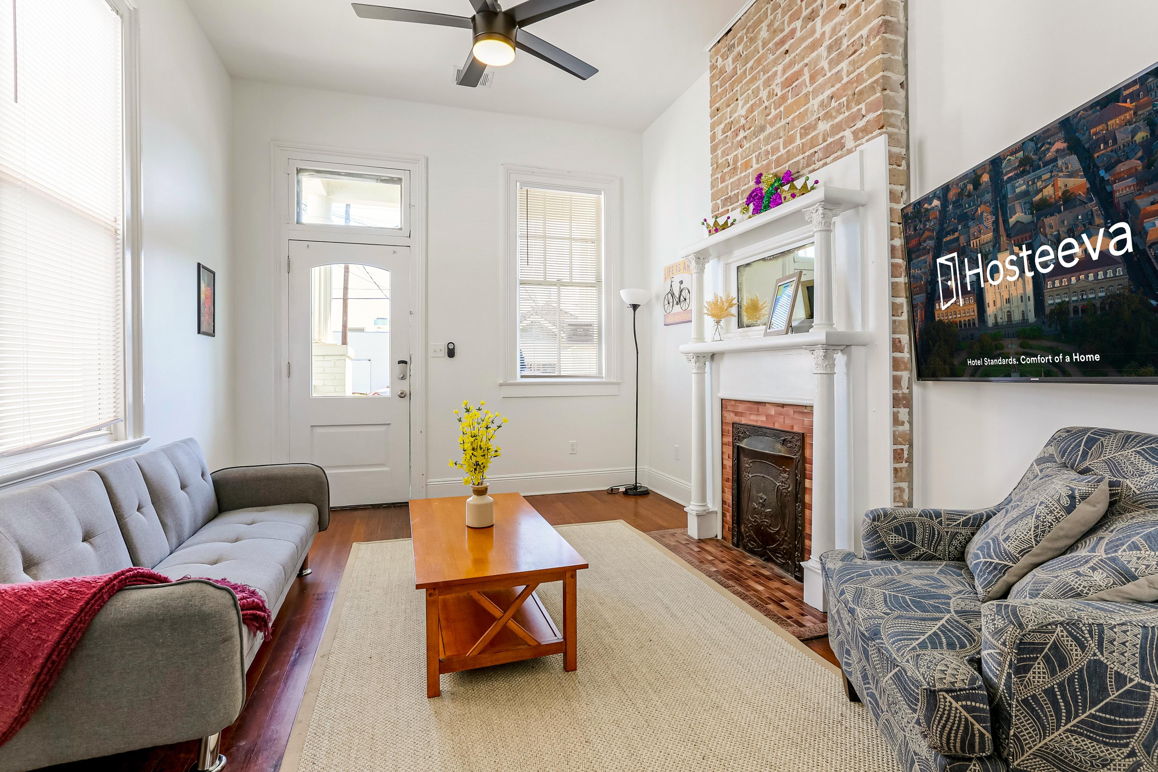 Private 2BR House in Uptown 4