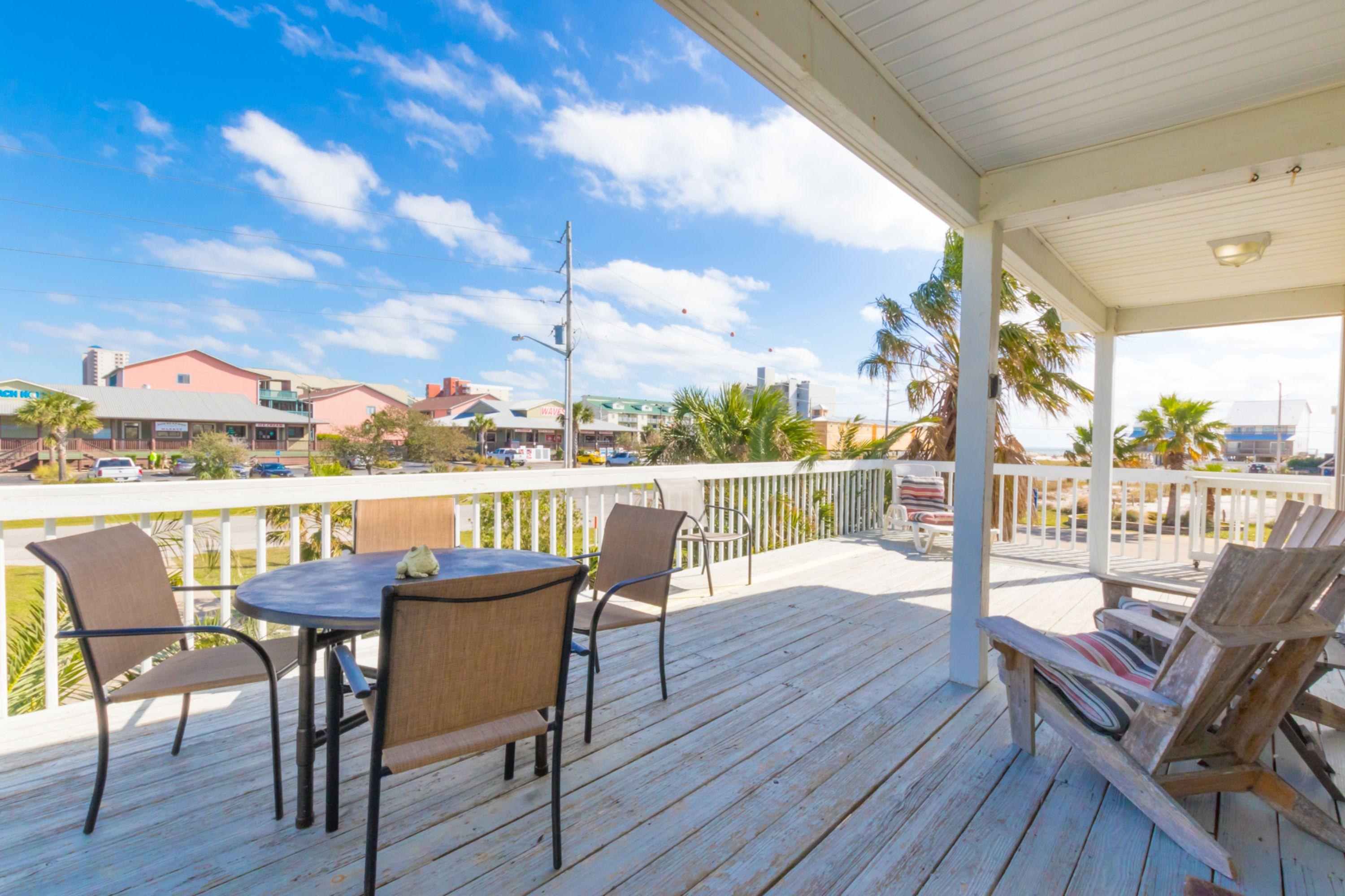 Seaside Cottage Near the Beach! Private house, sleeps 9 5