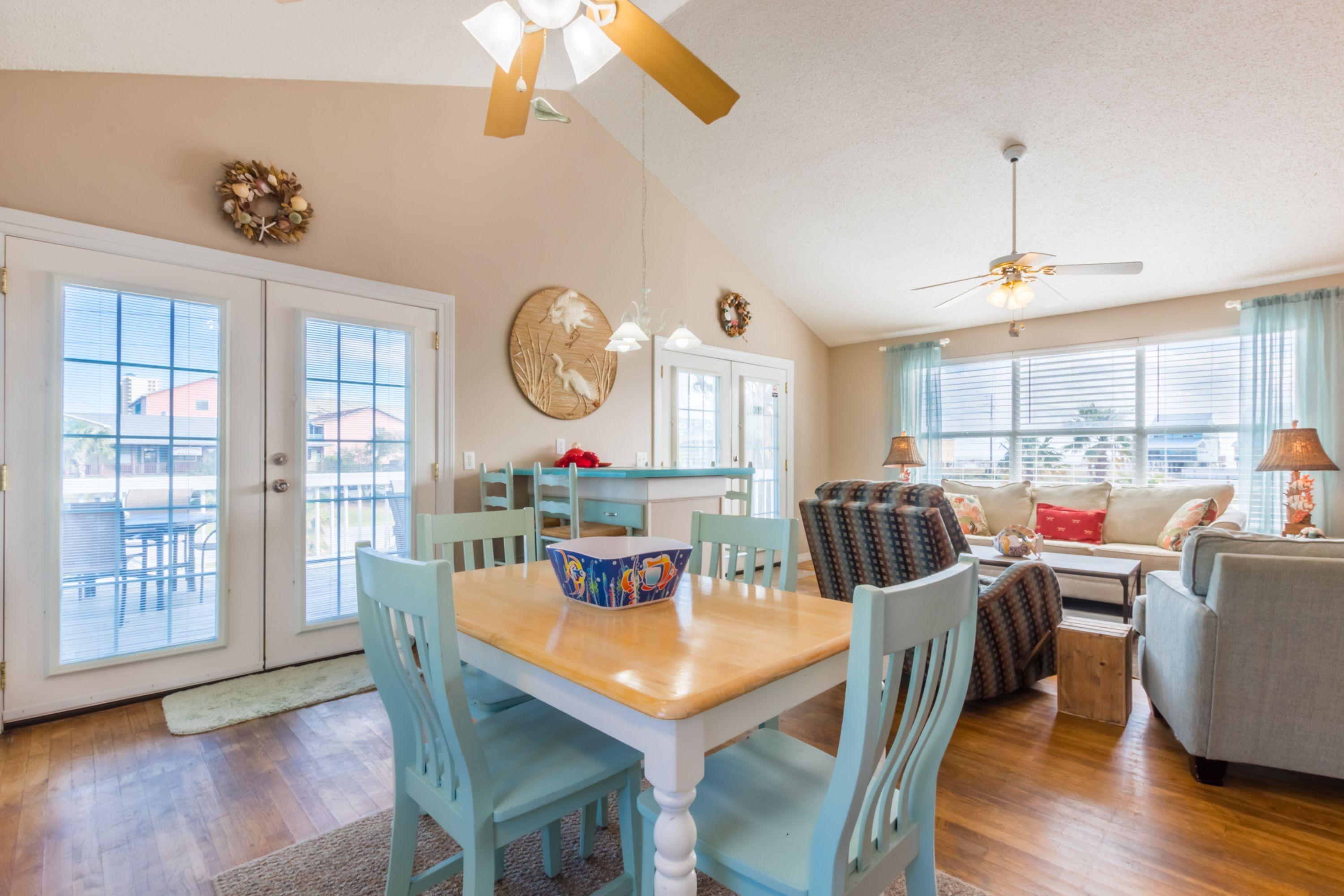Seaside Cottage Near the Beach! Private house, sleeps 9 2