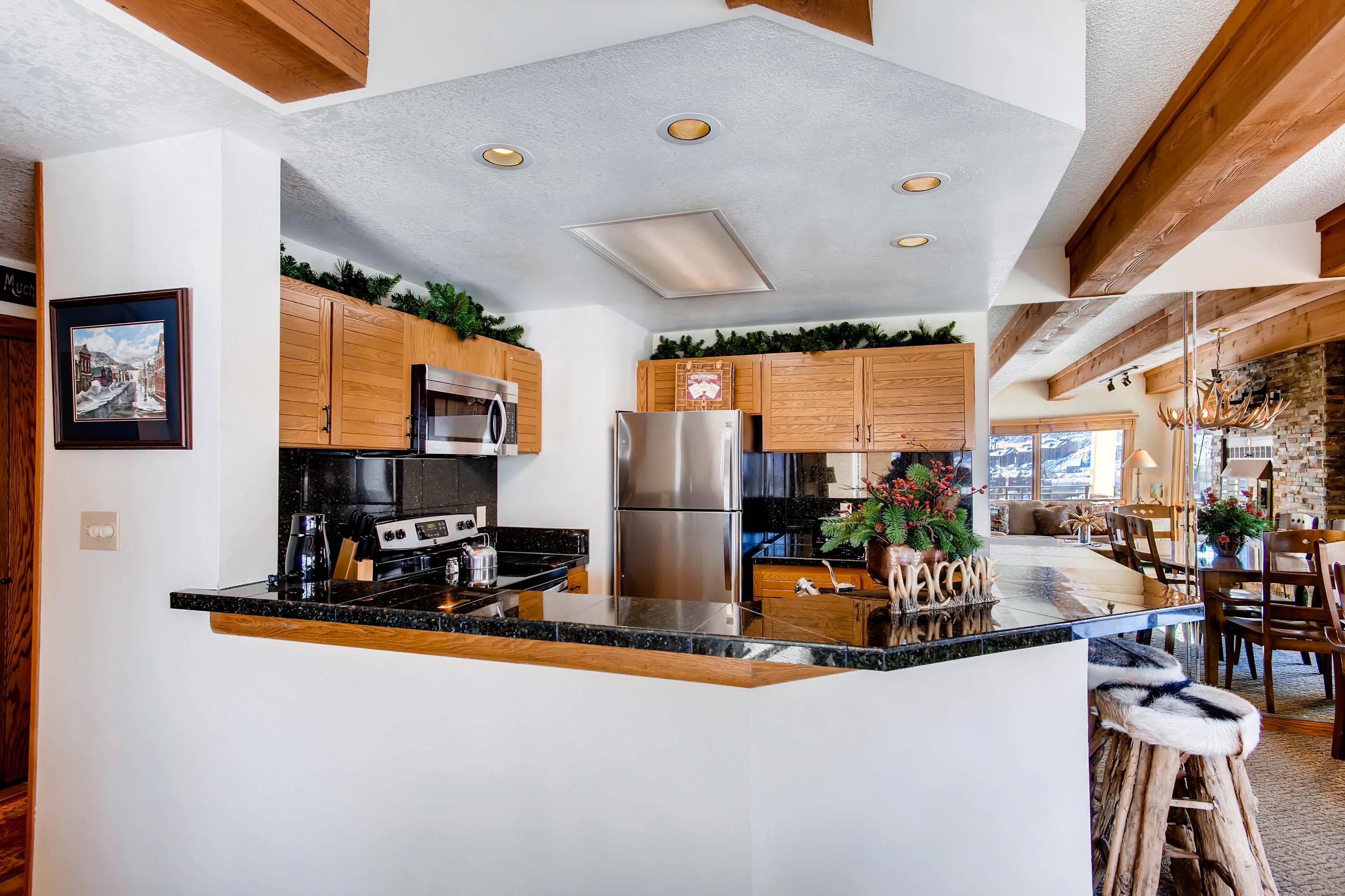 2Br Gorgeous Plaza Condo With A Fireplace - No Cleaning Fee! 2 Bedroom Condo