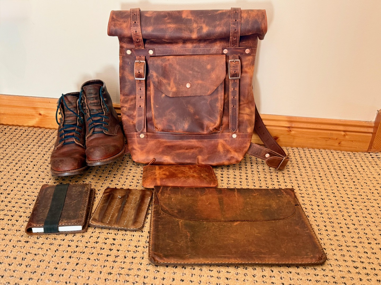 Updated my EDC with a new backpack, I think I'm too matching.